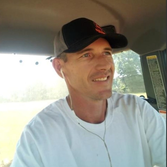 Profile Picture of Scott Morton (@scottmor1983) on Poshmark