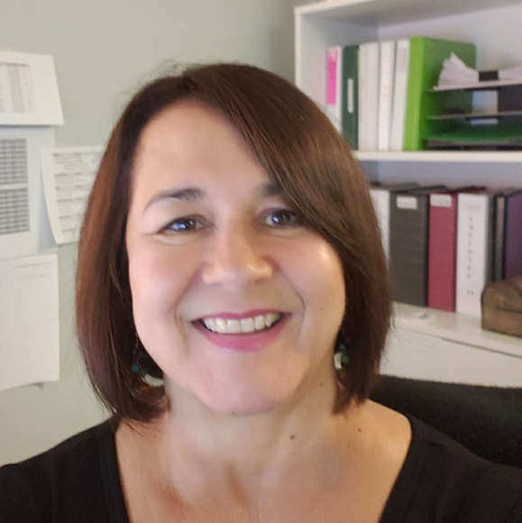 Profile Picture of Evelyn Olavarria (@evelynolavarria) on Poshmark