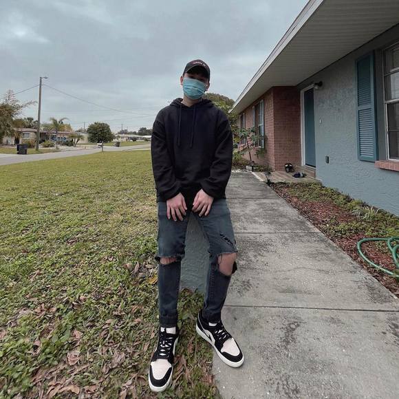 Profile Picture of Quang Pham (@quangpham3006) on Poshmark