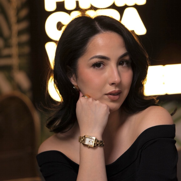 Profile Picture of Claudia Verona (@livelikeync) on Poshmark