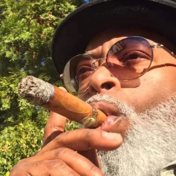 Profile Picture of David Avery (@brtrss) on Poshmark