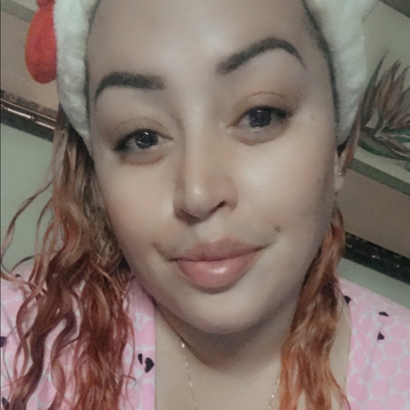 Profile Picture of Lorraine Serrano (@xxxlilly16) on Poshmark