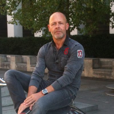 Profile Picture of Paul Chivers  💙 (@chivey) on Twitter