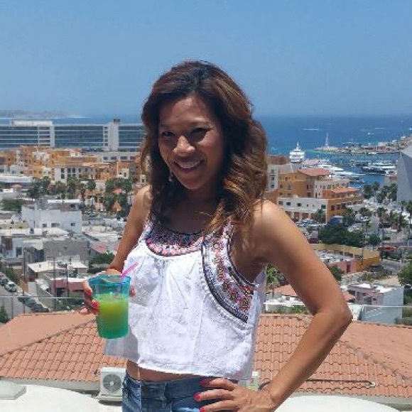 Profile Picture of Lini Taing (@lvtaing01) on Poshmark