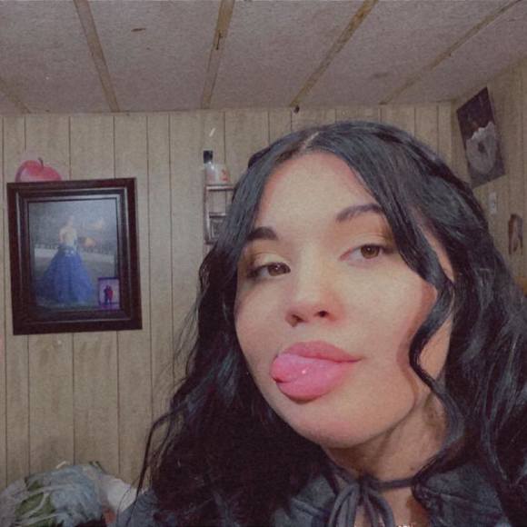 Profile Picture of Silvanna Mungaray (@silvannam) on Poshmark
