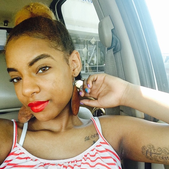 Profile Picture of Jalynda Ganus (@lyndag14) on Poshmark