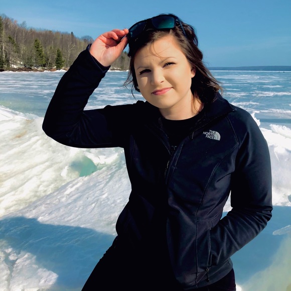 Profile Picture of Marena Beilfuss (@marena_beilfuss) on Poshmark