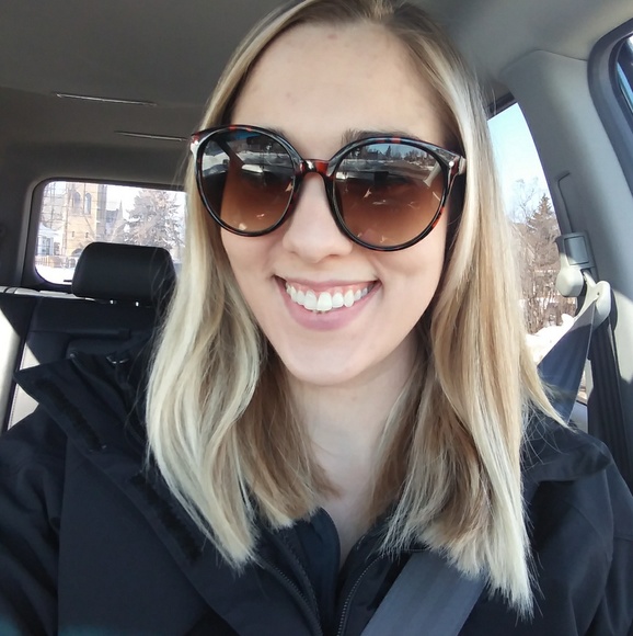 Profile Picture of Stephanie Schnaidt (@sschnaidt) on Poshmark