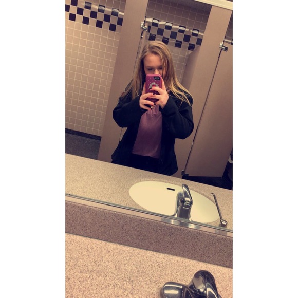 Jordyn Fisher - Poshmark Profile Picture of Jordyn Fisher (@jordynfisher445) on Poshmark