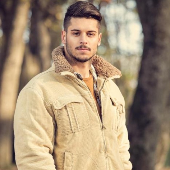 Profile Picture of Larry Jones (@electronics350) on Poshmark