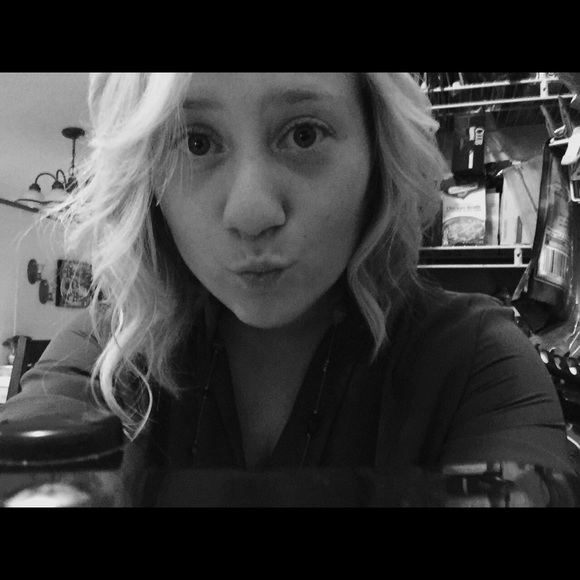 Profile Picture of Brandy Davidson (@davidsonb) on Poshmark