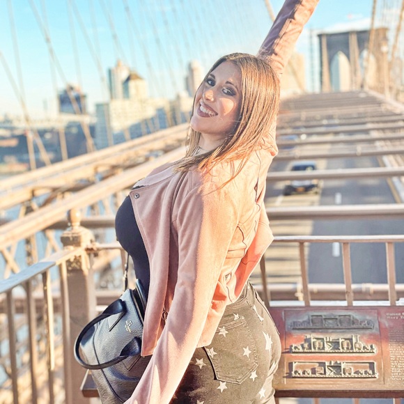 Profile Picture of Chrissy Mclarty (@chrissyclarty10) on Poshmark