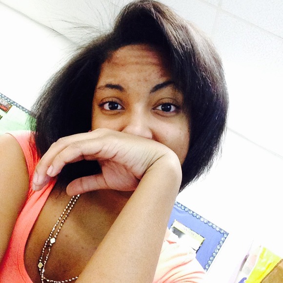 Profile Picture of Renee Armenta (@hvphbeaut) on Poshmark