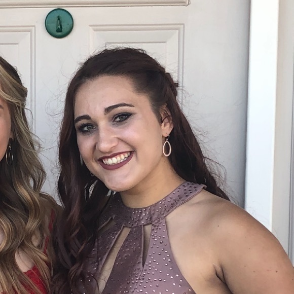Profile Picture of Brooke Steinbrunner (@bsteinbrunner) on Poshmark