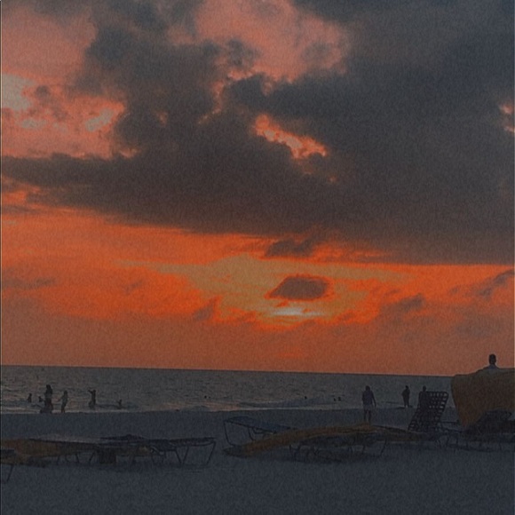 Profile Picture of Hannah Wiedemann (@hannahw28488) on Poshmark