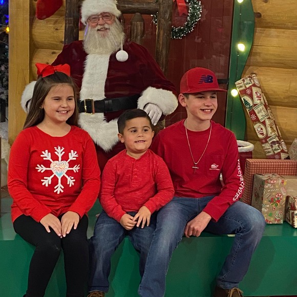 Profile Picture of Jessica Thalassenos (@jlking26) on Poshmark