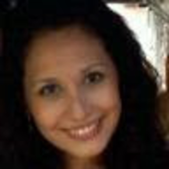 Profile Picture of Luz Naranjo (@luzn100) on Poshmark