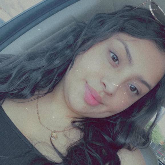 Profile Picture of Maria Berrum (@luterio432) on Poshmark