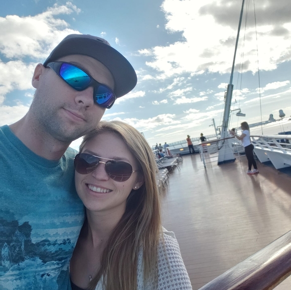 Profile Picture of Michaela Misiewicz (@kayliemis) on Poshmark