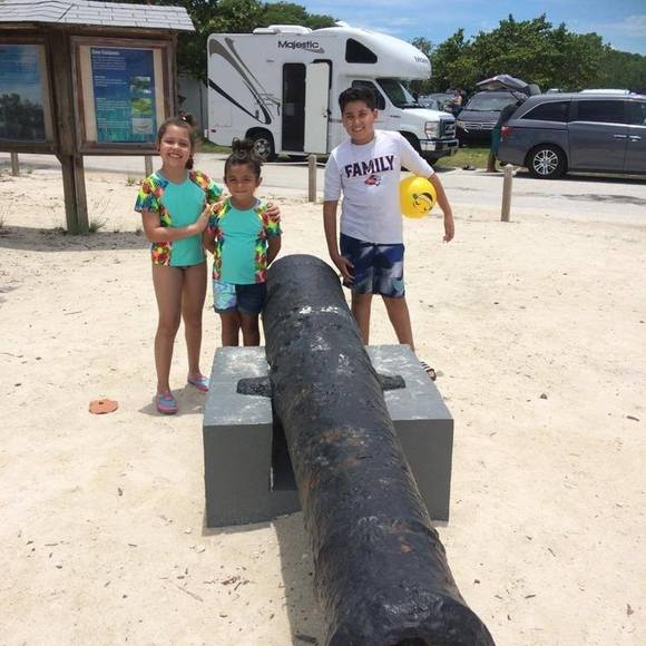 Profile Picture of Rene Barros (@rene_barros) on Poshmark