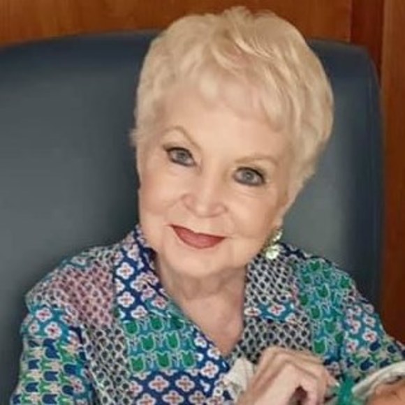 Profile Picture of Ellen Day (@willandel) on Poshmark