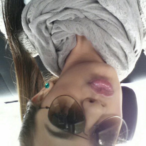 Profile Picture of Daniela Ardila (@danniela1012) on Poshmark