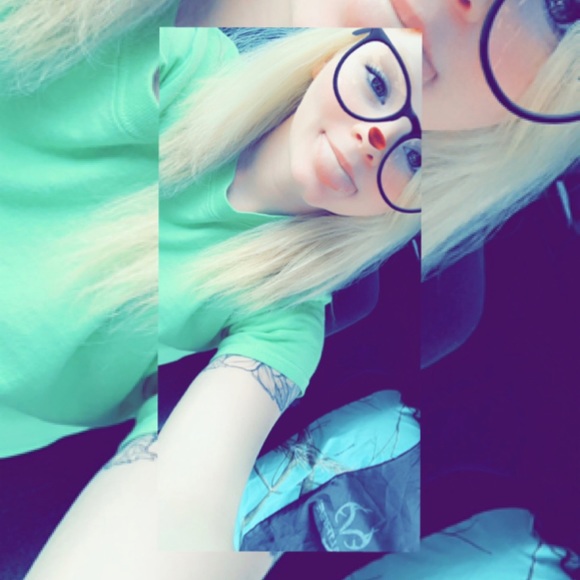 Profile Picture of Carliee Wagner (@carliee99) on Poshmark