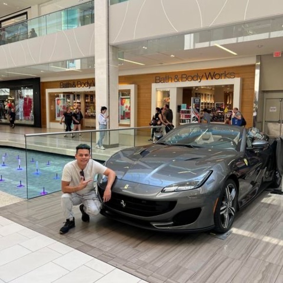 Profile Picture of Dani Rodríguez (@danisrr89) on Poshmark