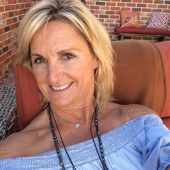 Profile Picture of Catherine Mitchell (@catherinemit787) on Poshmark