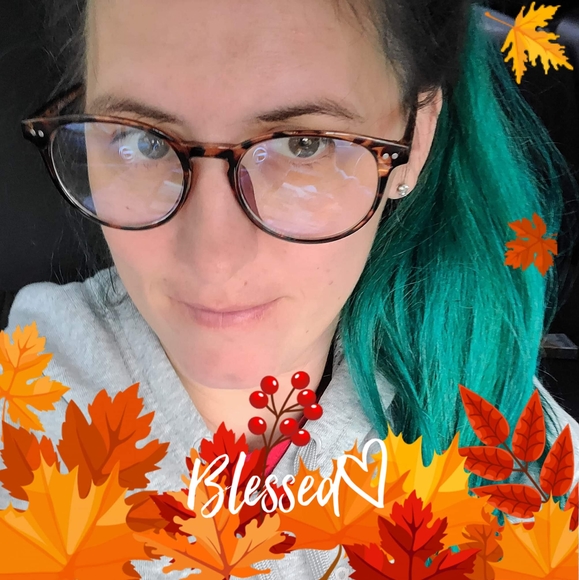 Profile Picture of Cassandra Micklevitz (@cassandram4) on Poshmark