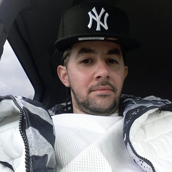 Profile Picture of Andrew Nieves (@drewsky87) on Poshmark