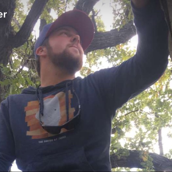 Profile Picture of Luke Mayer (@lmayer7996) on Poshmark