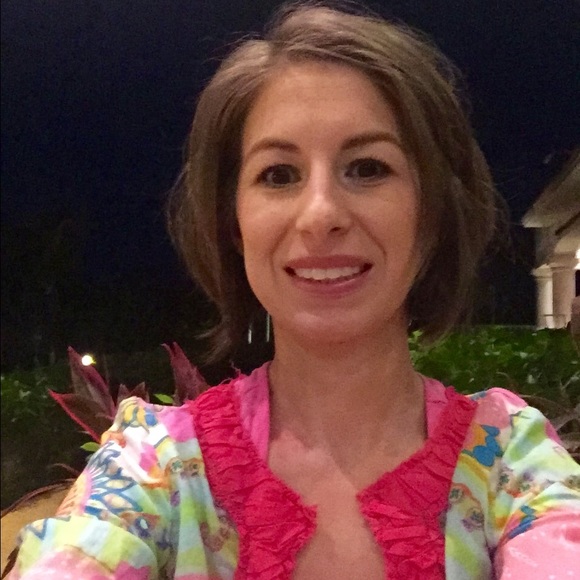 Profile Picture of Simone Whitehead (@sawwhitehead) on Poshmark