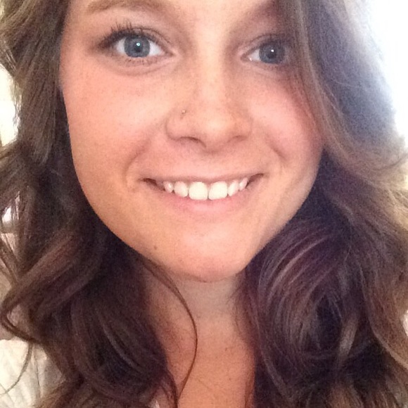 Profile Picture of Krystle Katnis (@kkatnis) on Poshmark