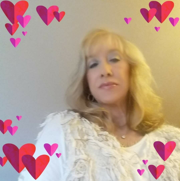 Profile Picture of Nancy Black (@nancyblack975) on Poshmark