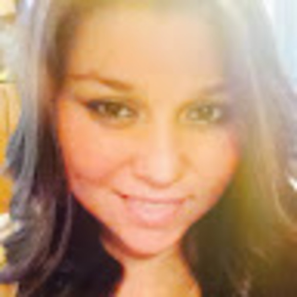 Profile Picture of Laura Kern (@laurakern161) on Poshmark