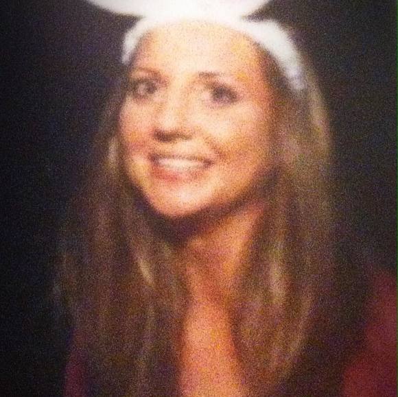 Profile Picture of Stephanie Barsby (@sbarsby) on Poshmark