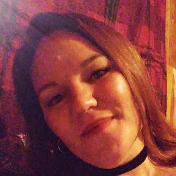 Profile Picture of Christina James (@saphiemarie2000) on Poshmark