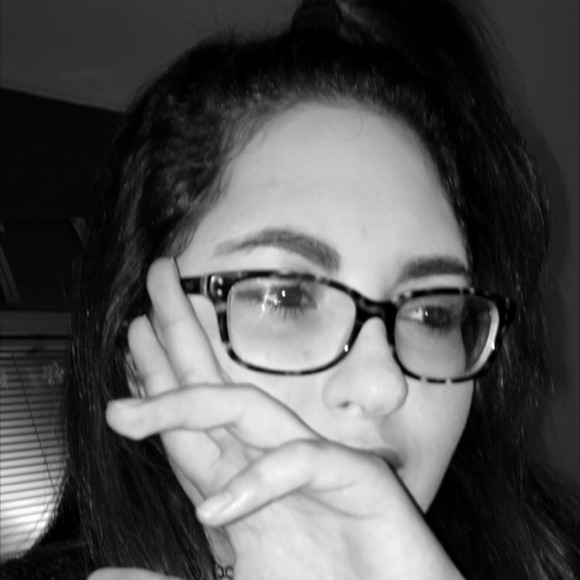 Profile Picture of Arianna Swaab (@aswaab14) on Poshmark