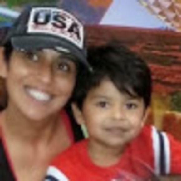 Profile Picture of Julia Mckenzie (@mcjewelv77) on Poshmark