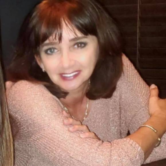 Profile Picture of Pascale Knuts (@pascale1964) on Poshmark