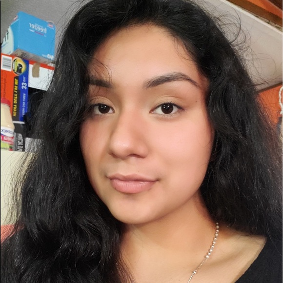 Profile Picture of Alejandra Simon tejeda (@asimontejeda) on Poshmark