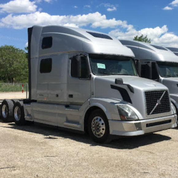 Profile Picture of Aleksandar Pavlovic (@dzojs1) on Poshmark