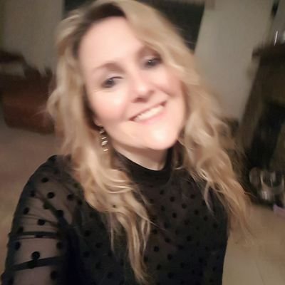 Profile Picture of Lisa Grant (@LisaTIU22) on Twitter