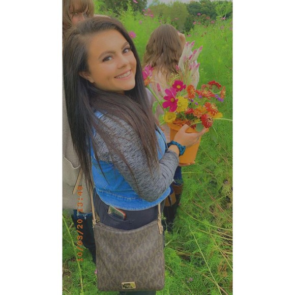 Profile Picture of Amanda Milantoni (@mandymilantoni) on Poshmark