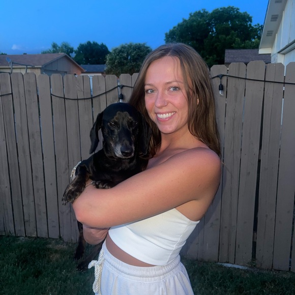Profile Picture of Carly Crane (@carlycrane824) on Poshmark