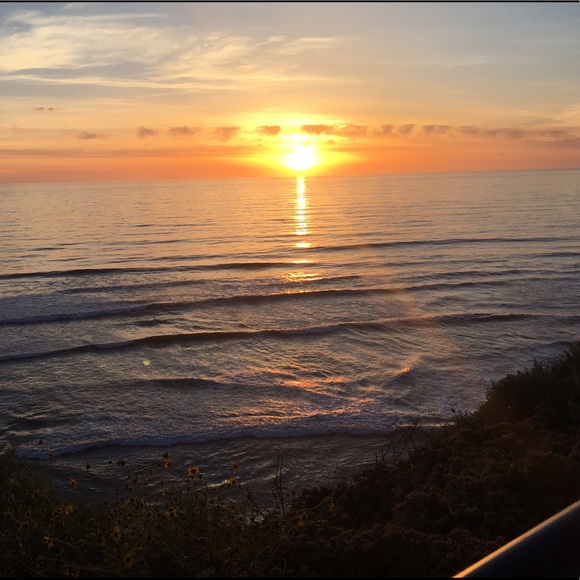 Profile Picture of Anti Hoarder (@papooka2) on Poshmark