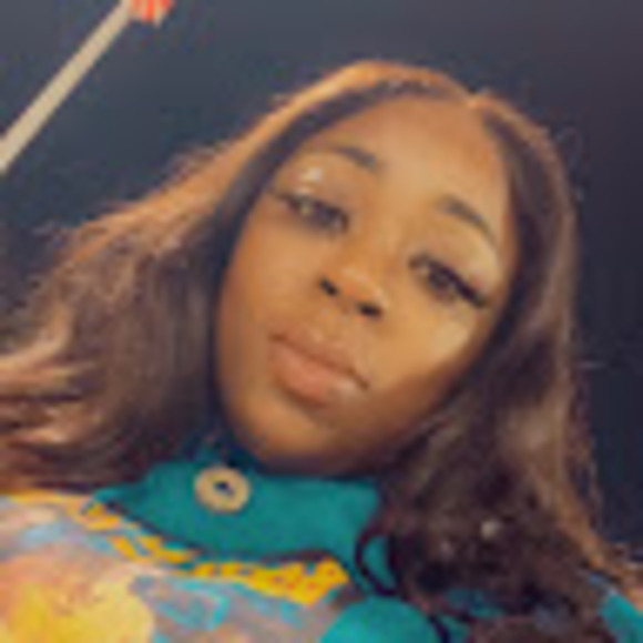 Profile Picture of Deeandra Boozer (@deelo0805) on Poshmark