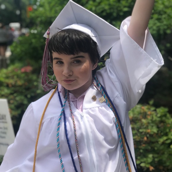 Profile Picture of Zoe Strassell (@strassell926) on Poshmark