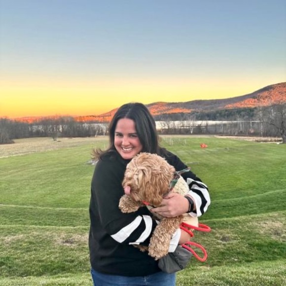 Profile Picture of Caitlin Commella (@caitlincommella) on Poshmark